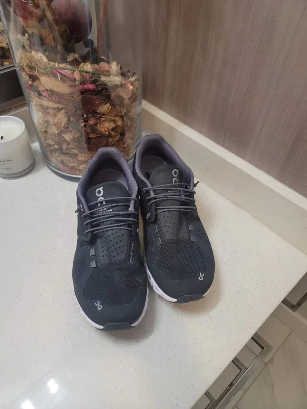 On Running Cloud 5 Women’s Shoes Black White Size 10.5 Lightweight Sneakers